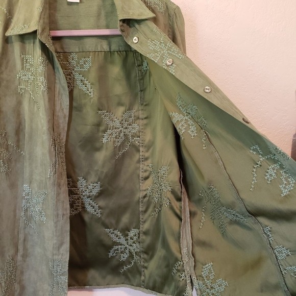 Coldwater Creek Green Faux Suede Embroidered Button Down Blouse Shacket Sz Large - Picture 3 of 7